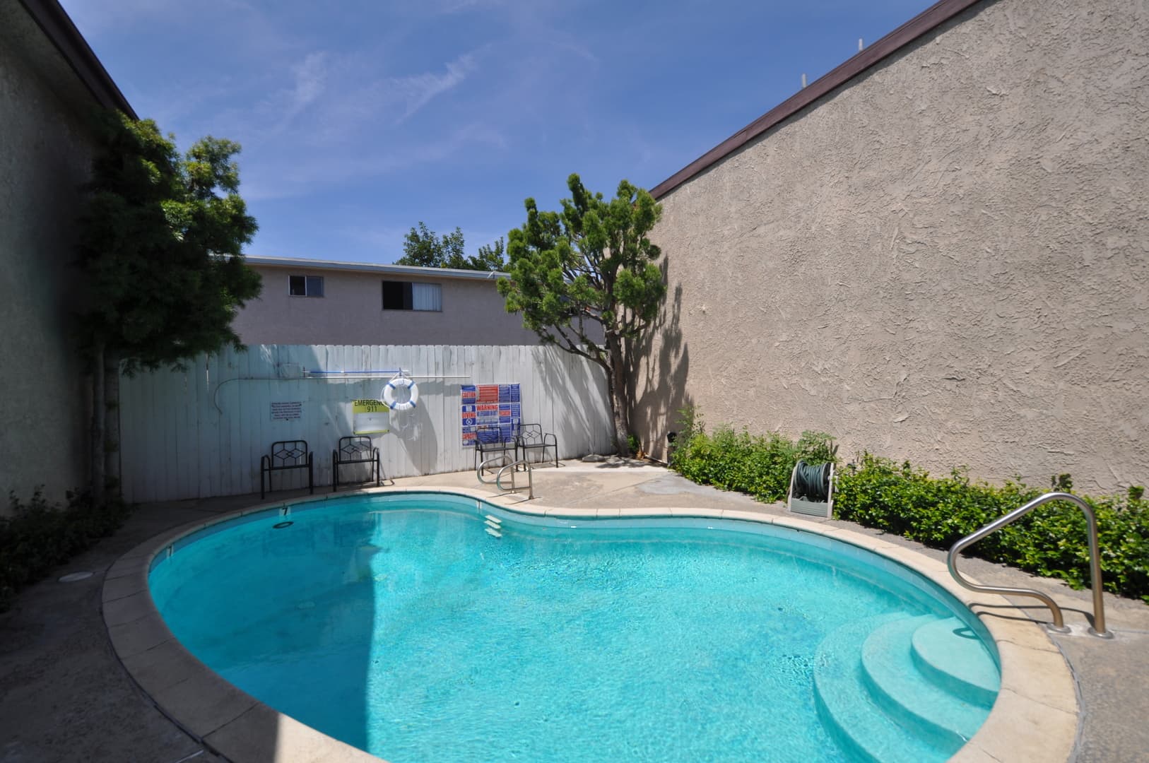 North Hollywood Apartment: 6115 Whitsett Avenue