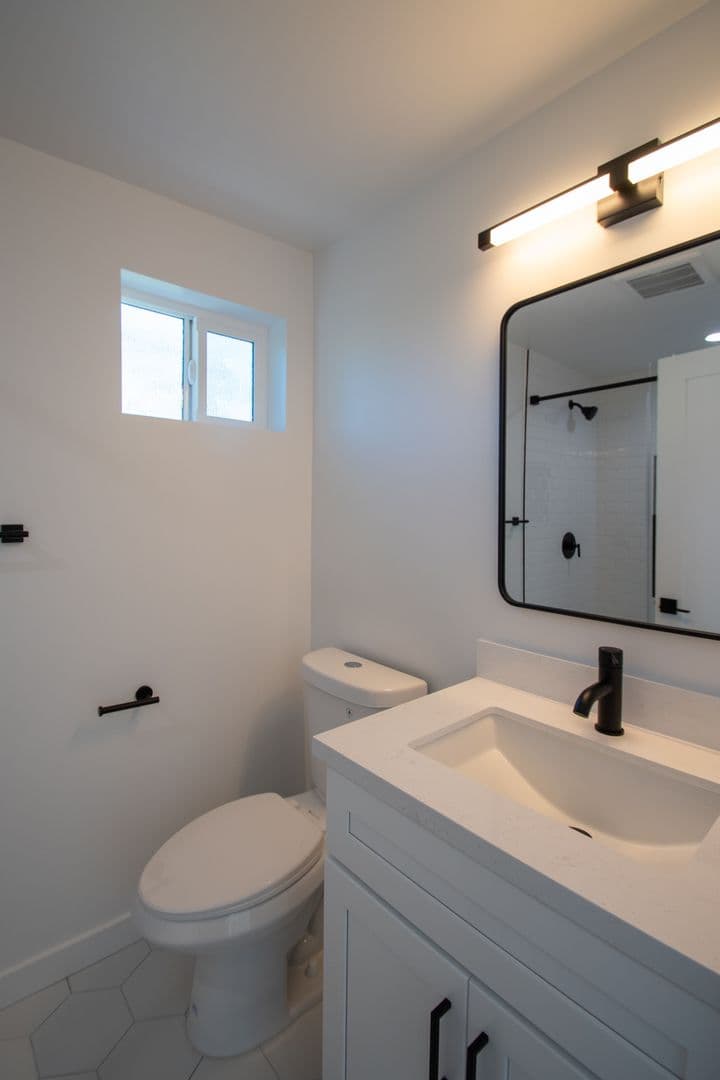 Los Angeles Apartment: 4224 Los Feliz Boulevard