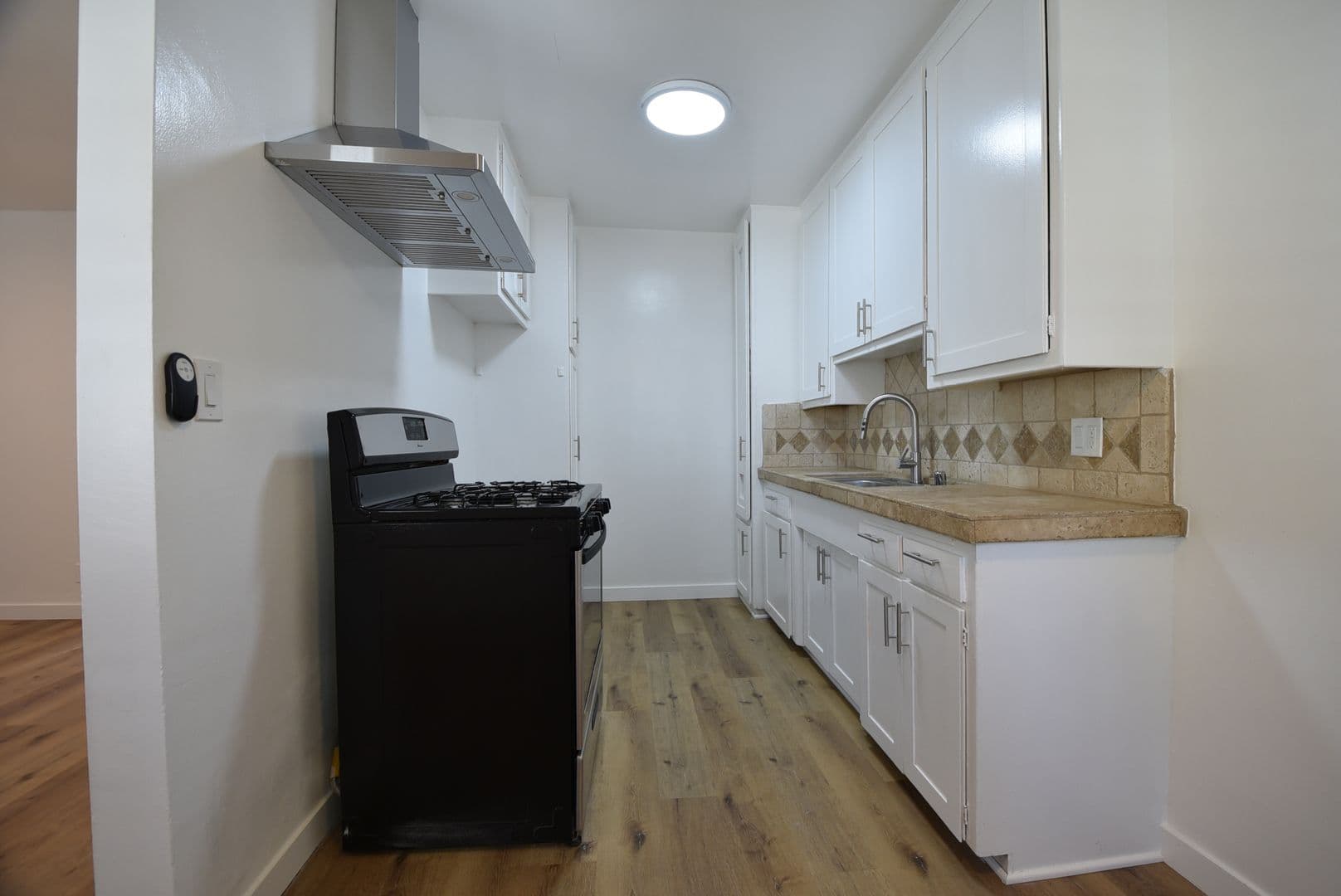 North Hollywood Apartment: 11054 Otsego Street