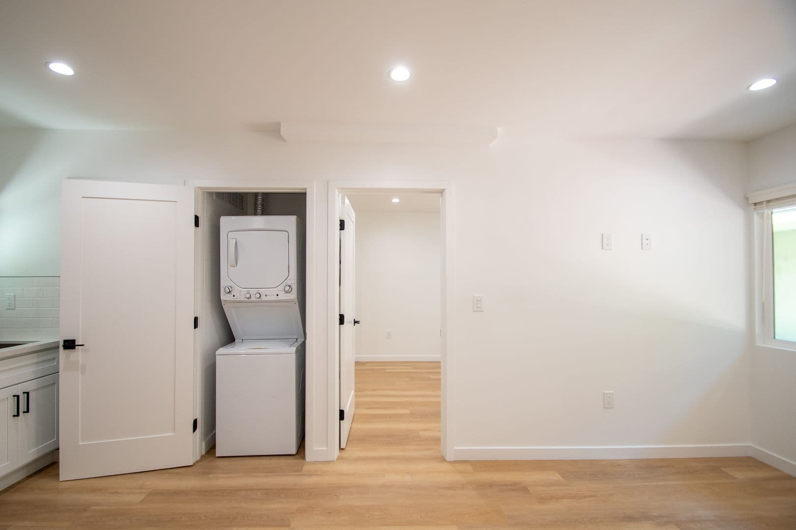 Newhall Apartment: 24347 Newhall Avenue