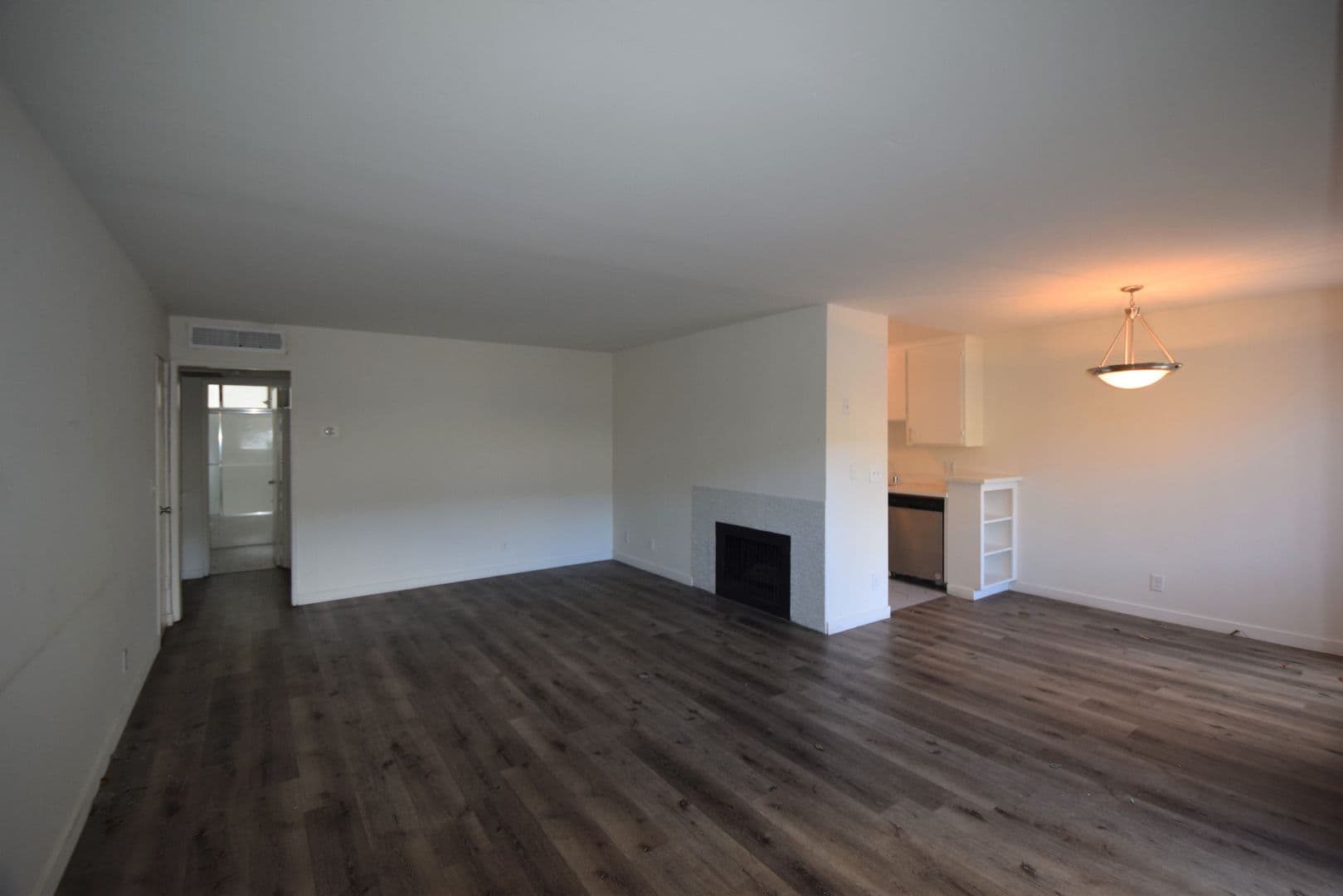 Sherman Oaks Apartment: 15128-44 Burbank Boulevard