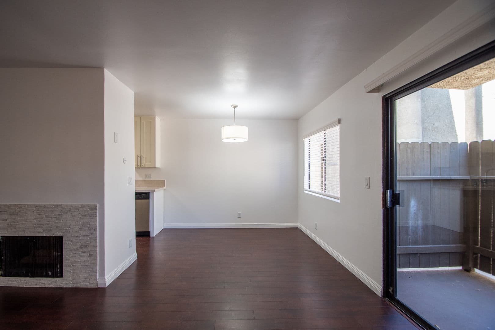 Sherman Oaks Apartment: 15128-44 Burbank Boulevard