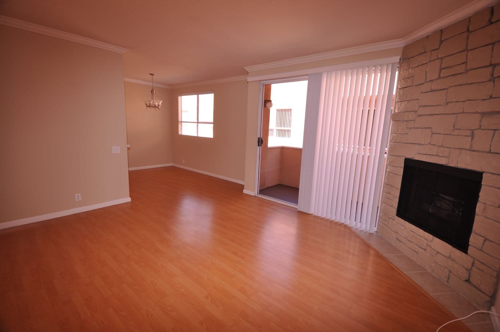 North Hollywood Apartment: 11107 La Maida Street