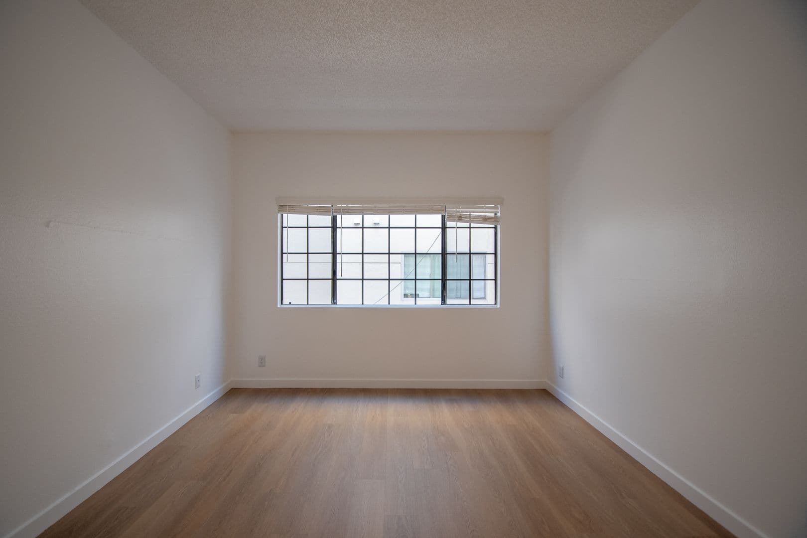 Studio City Apartment: 11594 Moorpark Street