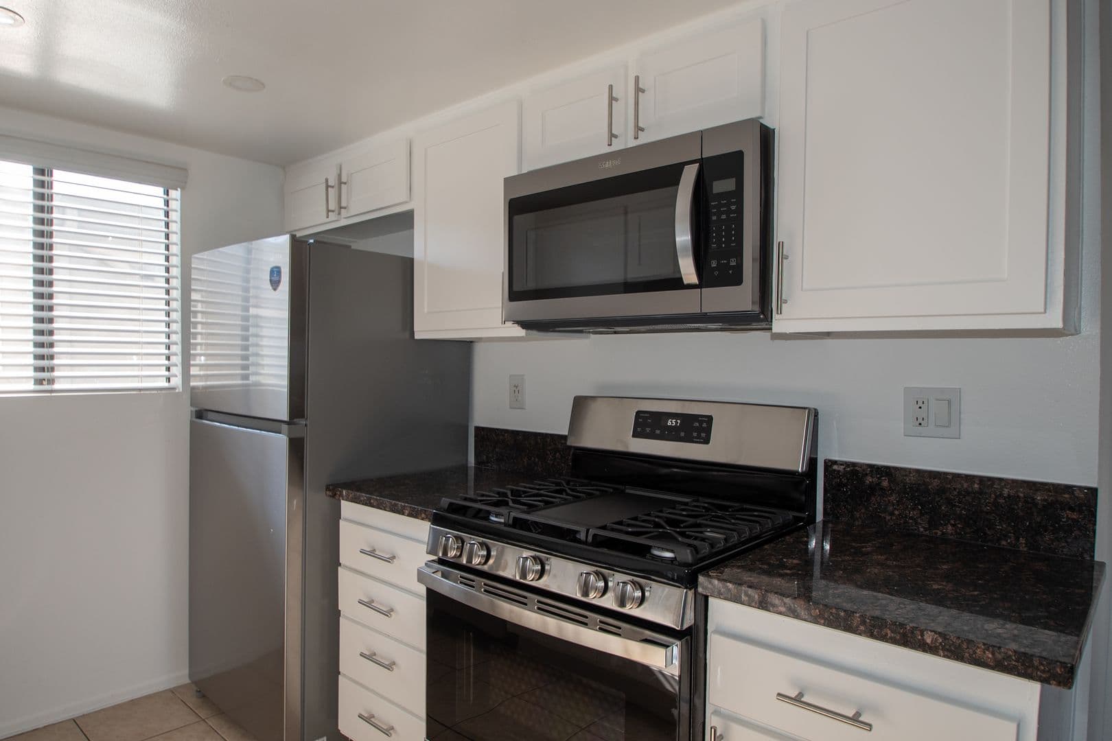 Valley Village Apartment: 12352 Burbank Blvd