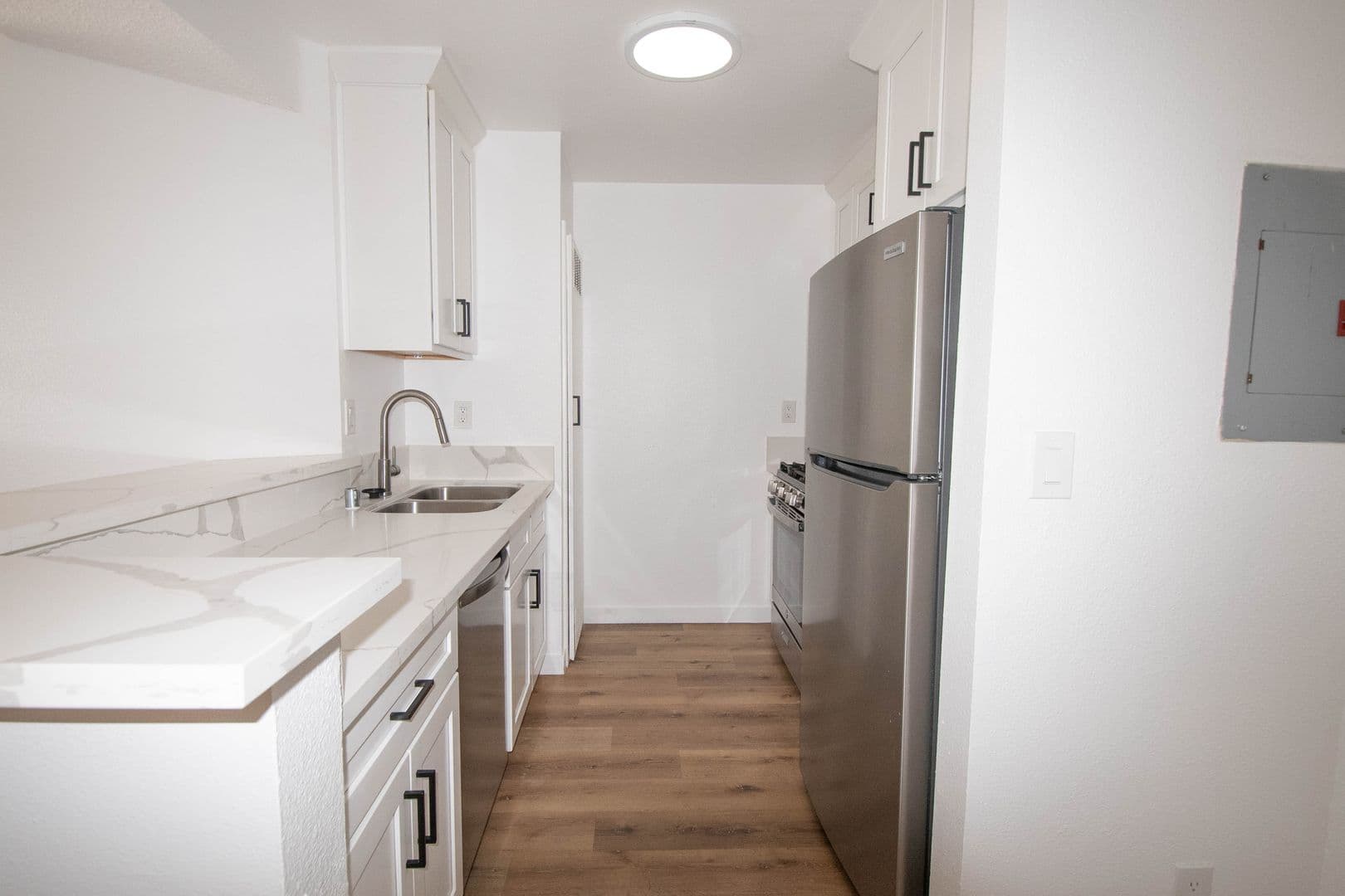 Canoga Park Apartment: 21350 Parthenia Street