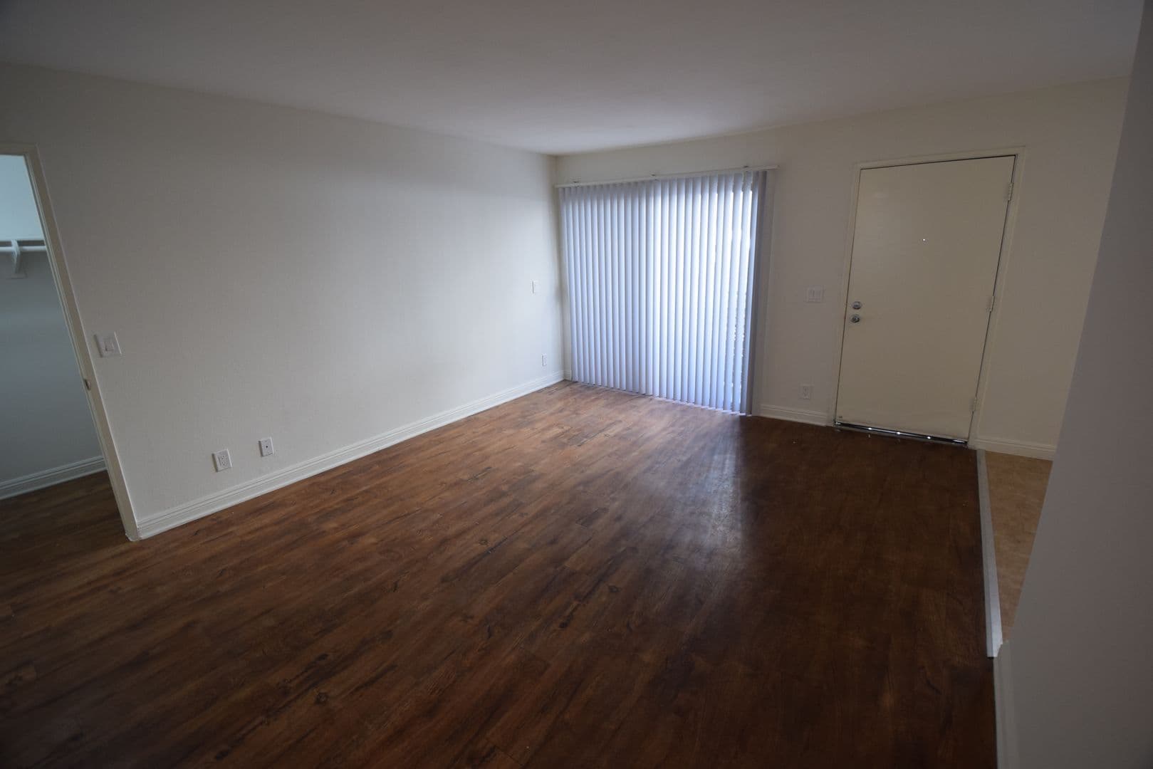 Canoga Park Apartment: 21306 Parthenia Street