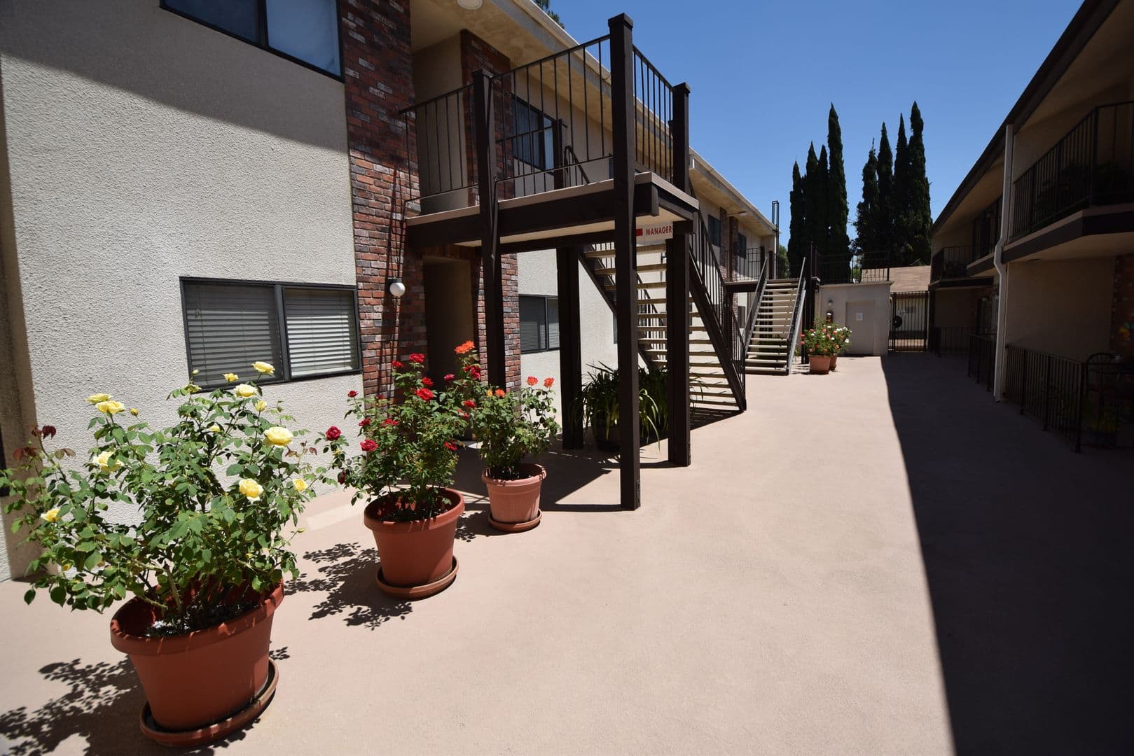 Granada Hills Apartment: 17122 Chatsworth Street