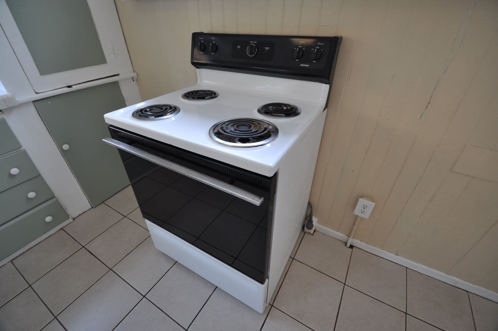 Santa Barbara Apartment: 121 W Arrellaga Street