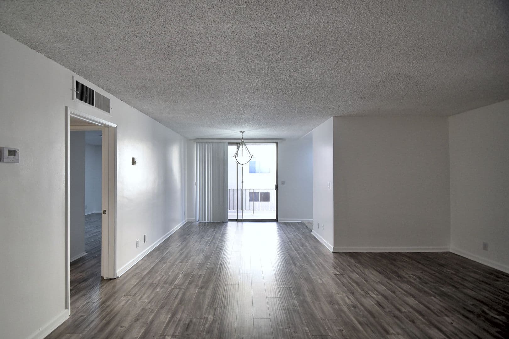 North Hollywood Apartment: 11310 Camarillo Street