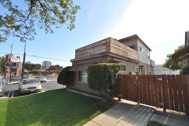 Burbank Apartment: 605-609 North Hollywood Way