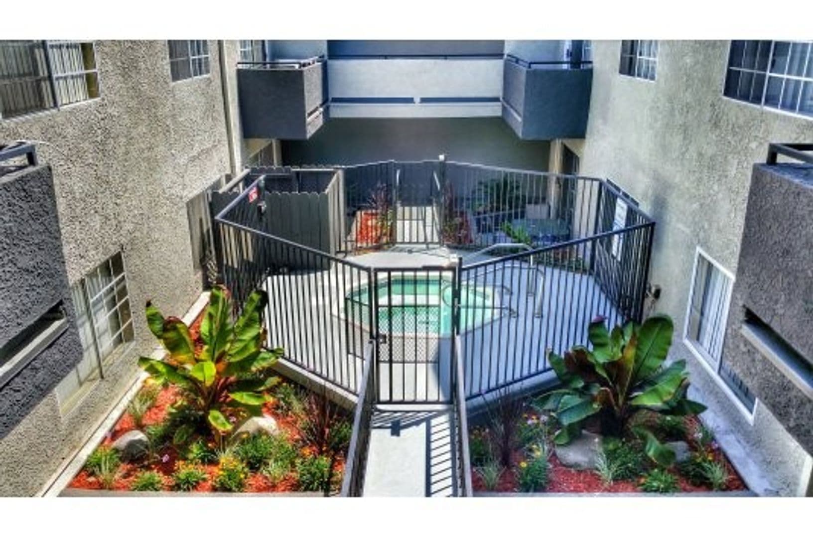 North Hollywood Apartment: 11030 Hartsook Street