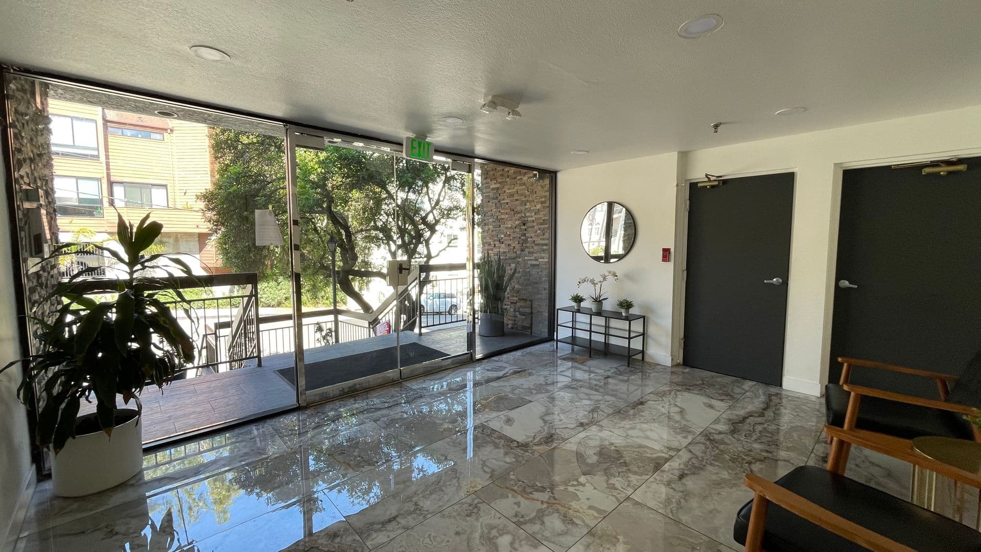 Studio City Apartment: 3960 Carpenter Avenue