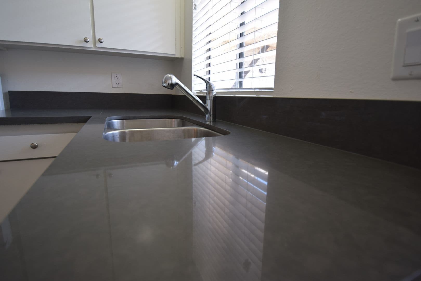 North Hollywood Apartment: 6665 Rhodes Avenue