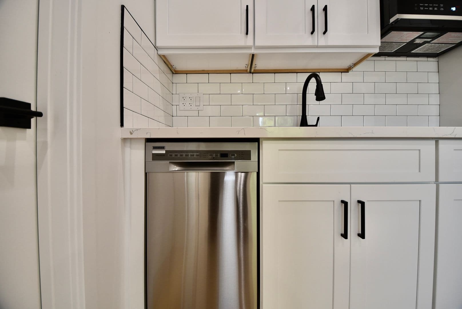 North Hollywood Apartment: 5744 Colfax Avenue