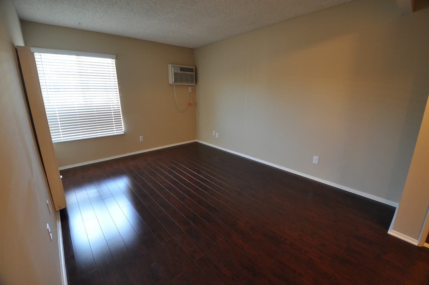 Van Nuys Apartment: 7350 Kester Avenue