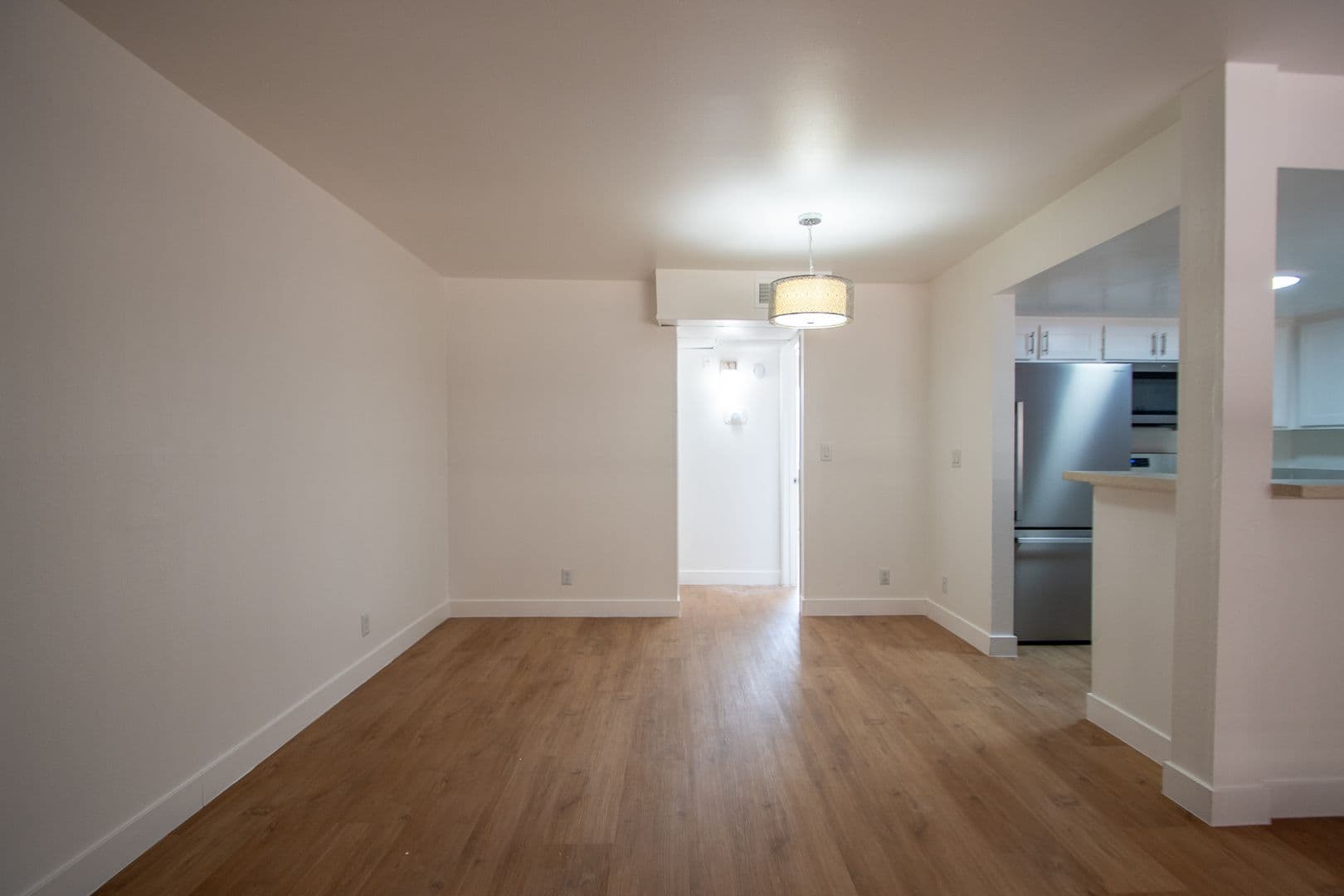 North Hollywood Apartment: 6401 Riverton Avenue