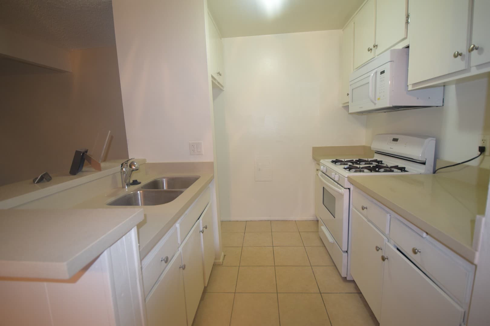 Van Nuys Apartment: 7350 Kester Avenue
