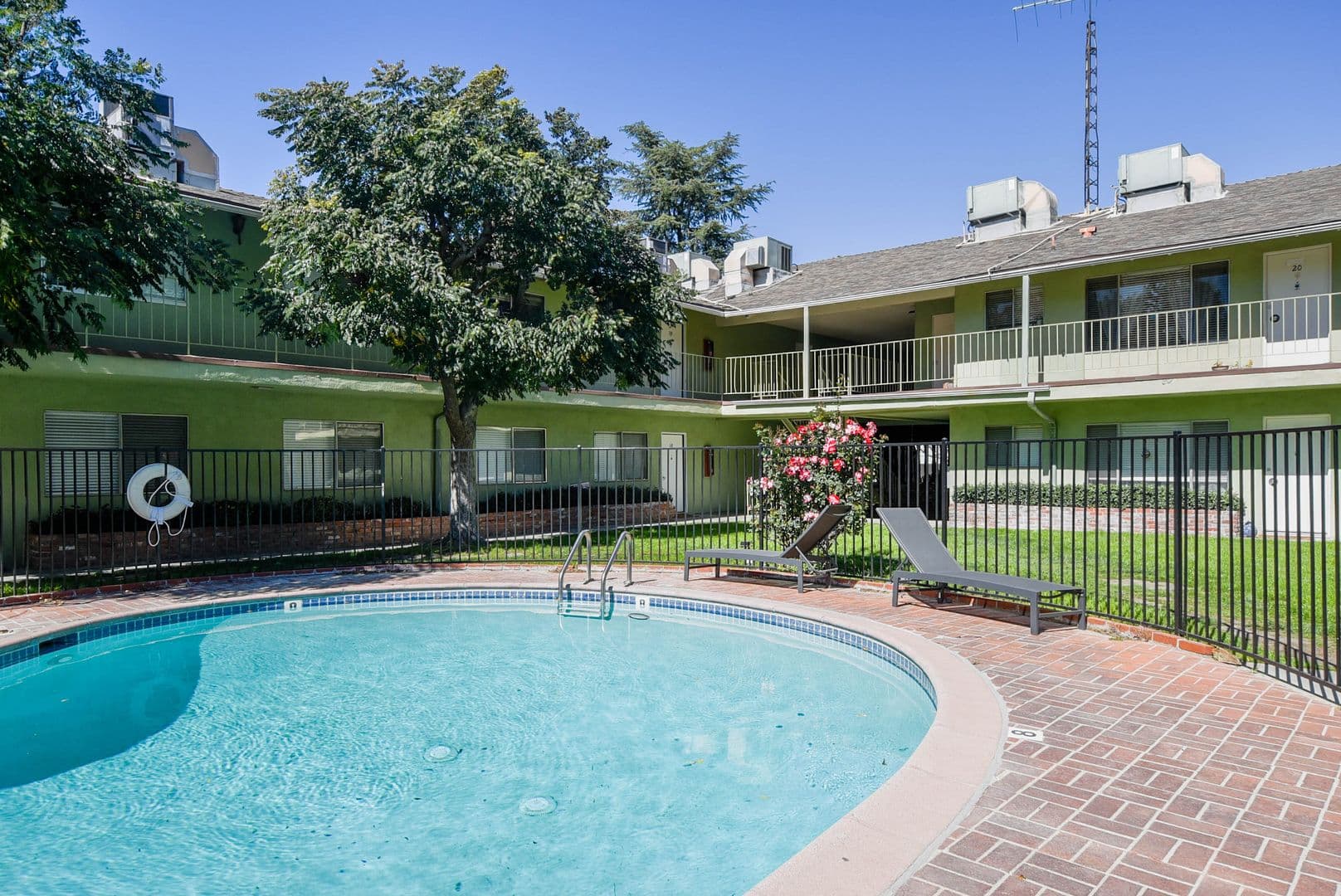Newhall Apartment: 24347 Newhall Avenue
