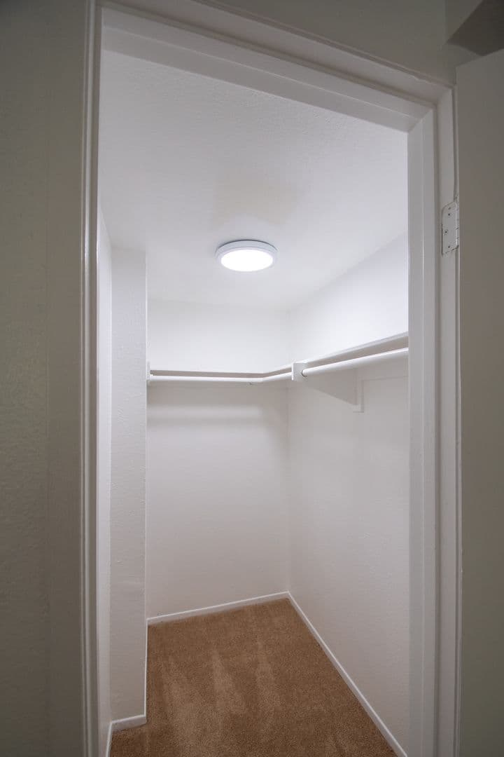 Sherman Oaks Apartment: 5617 Woodman Avenue