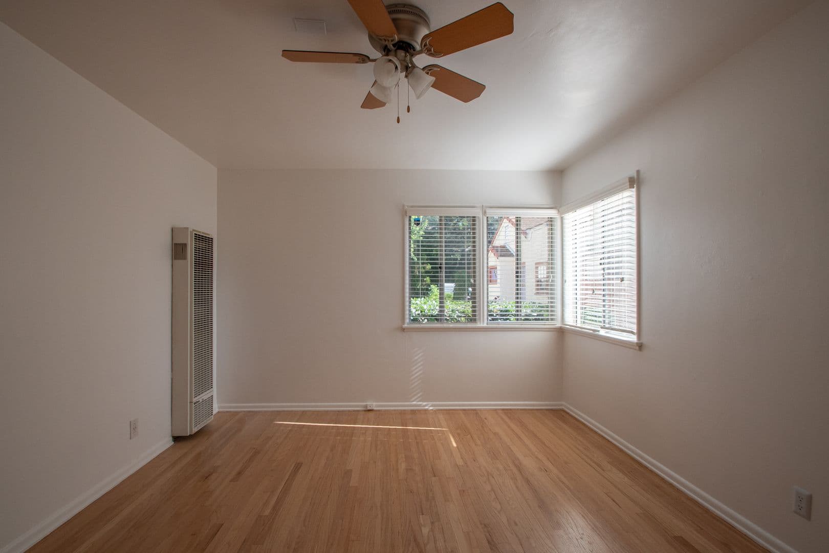 North Hollywood Apartment: 11034-11038 La Maida Street