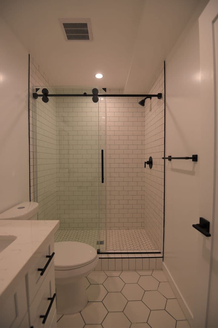 Van Nuys Apartment: 14142 Victory Boulevard