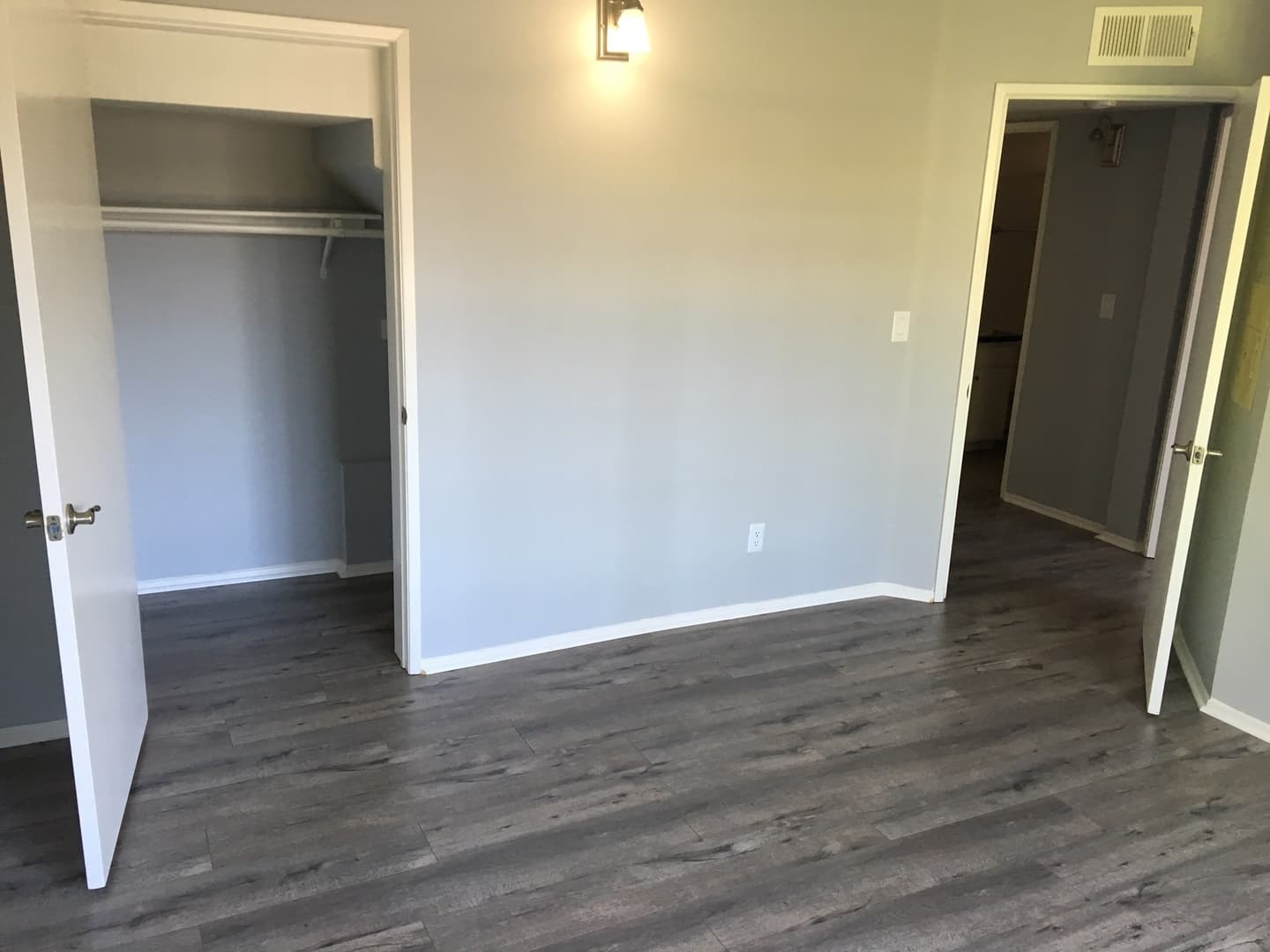North Hollywood Apartment: 5328 Riverton Avenue