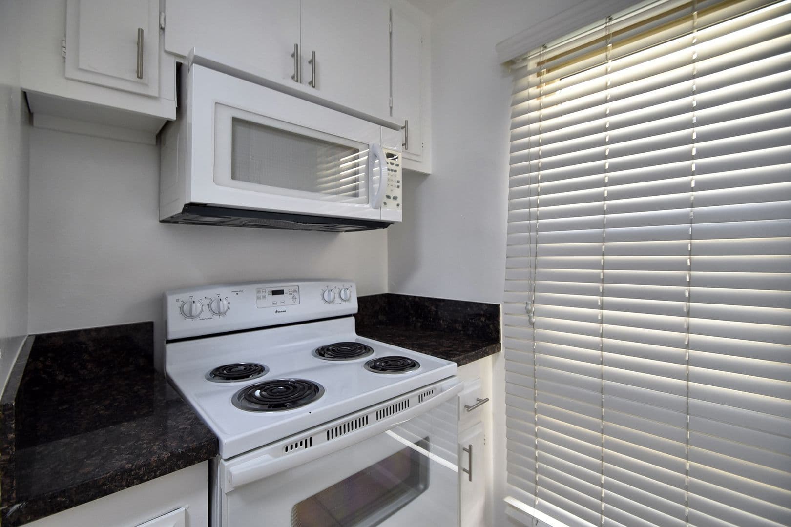 North Hollywood Apartment: 11310 Camarillo Street