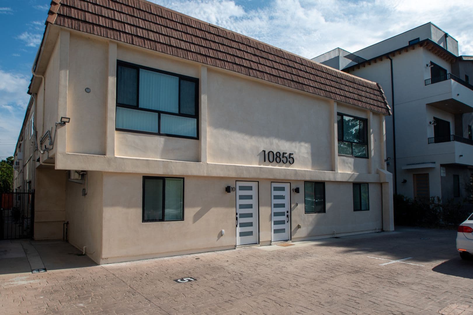 North Hollywood Apartment: 10855 Morrison Street