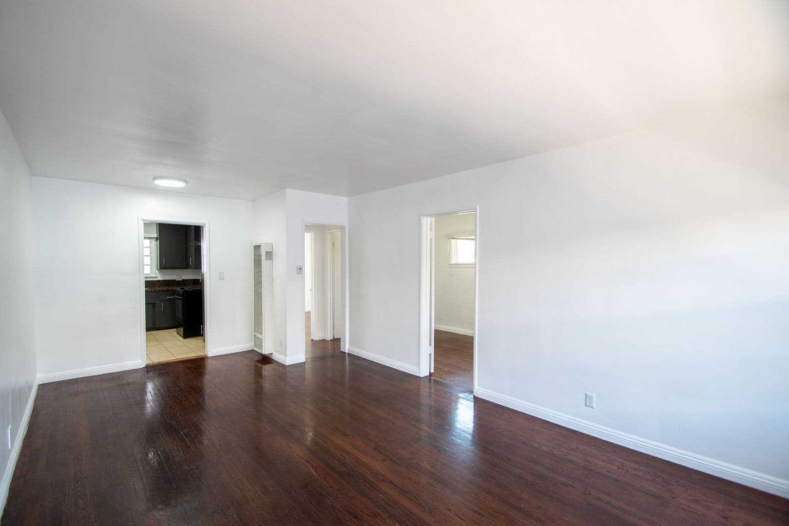 North Hollywood Apartment: 11041 Moorpark Street