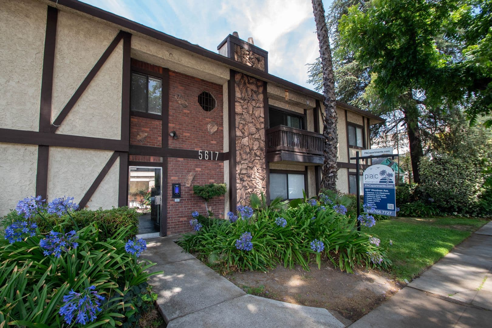 Sherman Oaks Apartment: 5617 Woodman Avenue