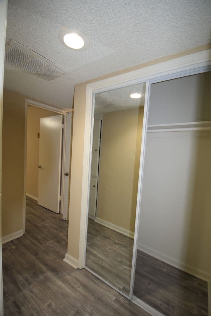 North Hollywood Apartment: 11310 Camarillo Street