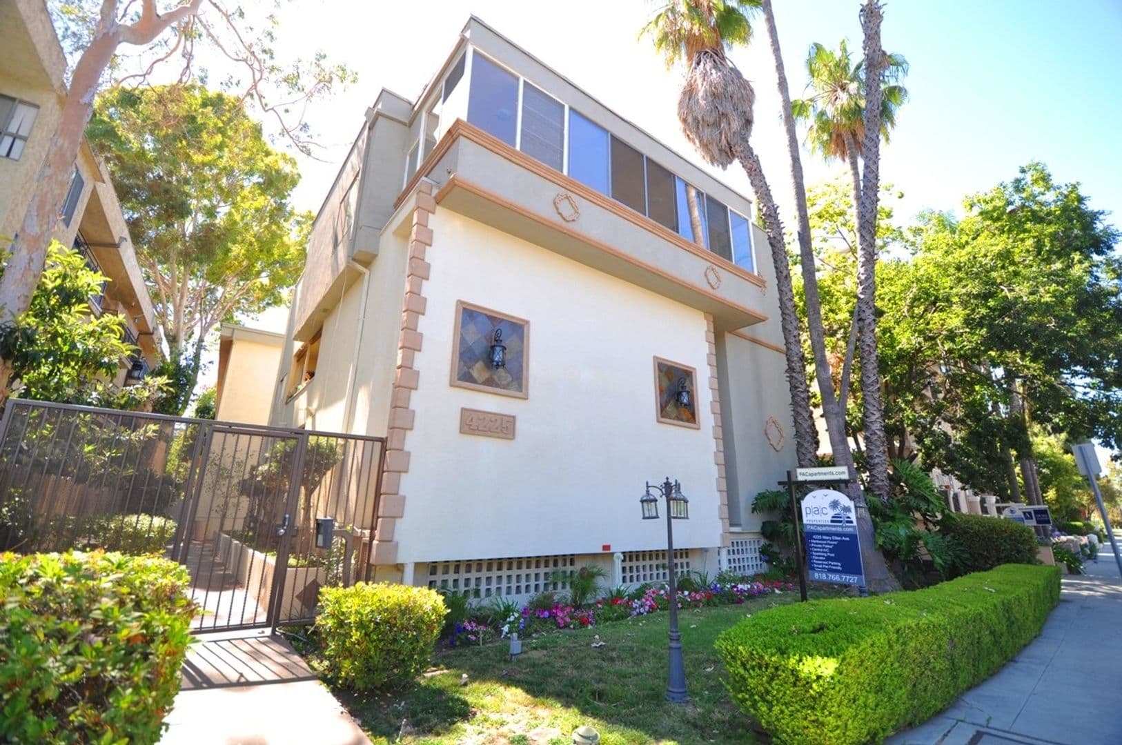 Studio City Apartment: 4225 Mary Ellen Avenue