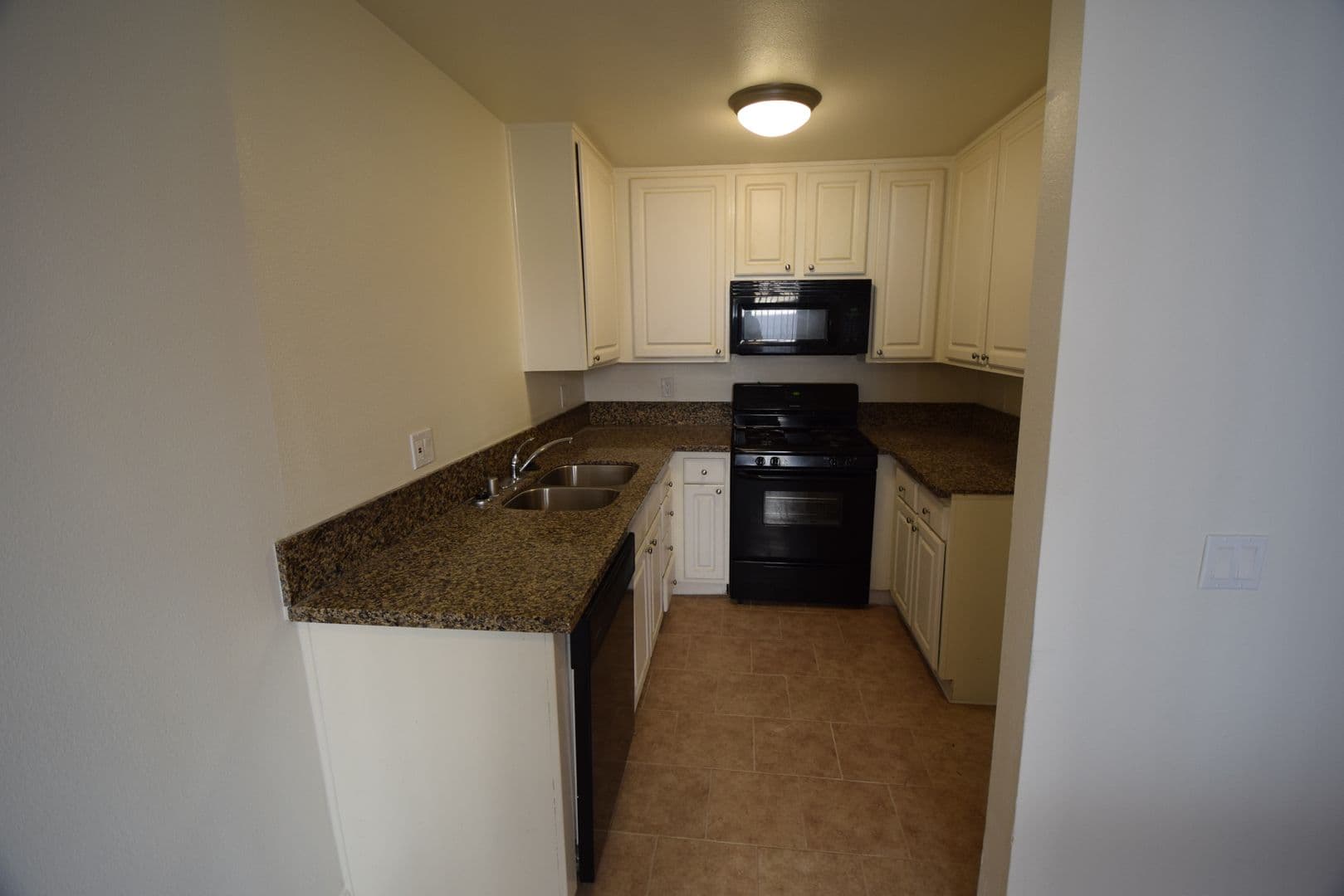 Canoga Park Apartment: 21306 Parthenia Street