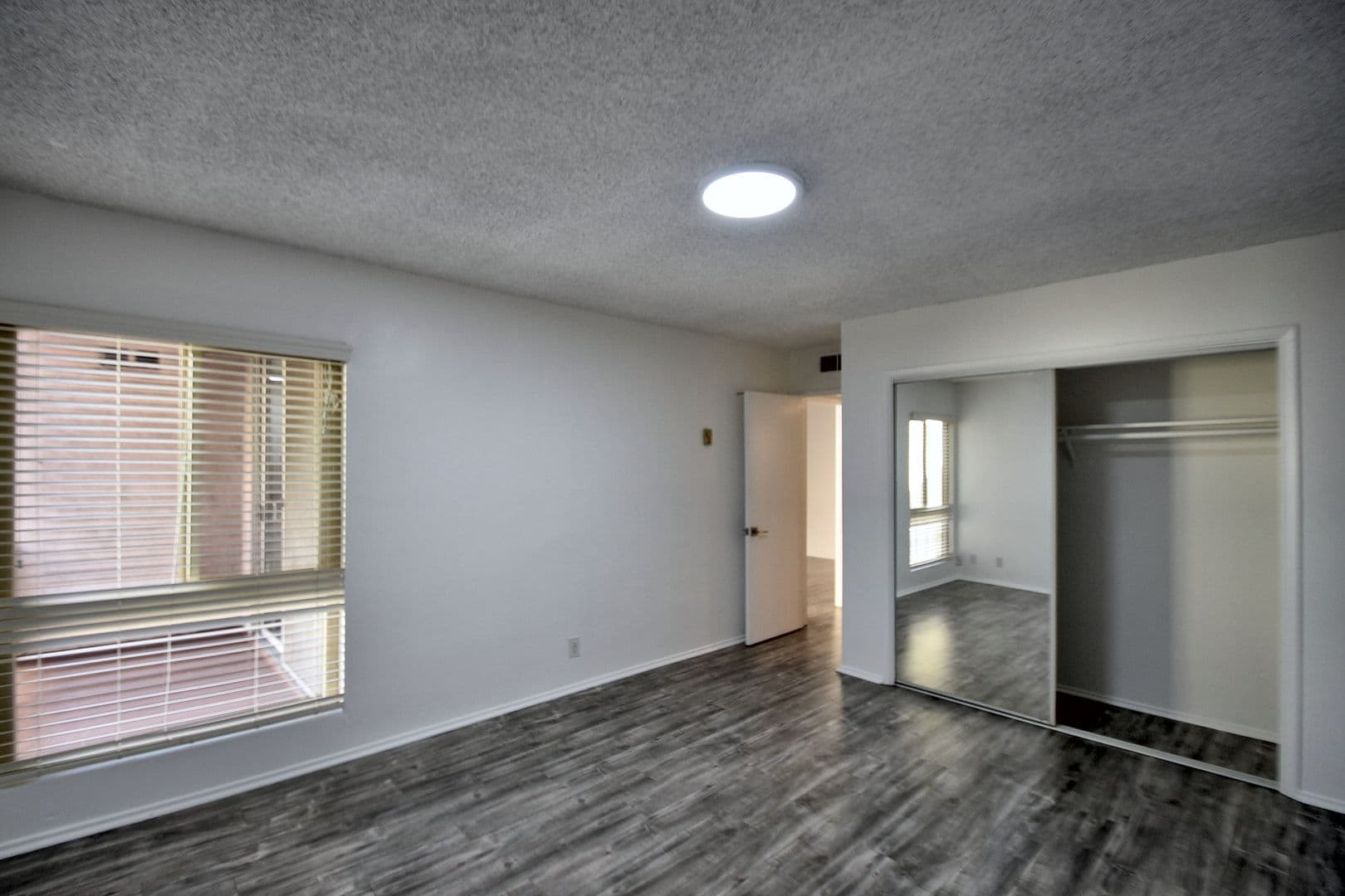 North Hollywood Apartment: 11310 Camarillo Street
