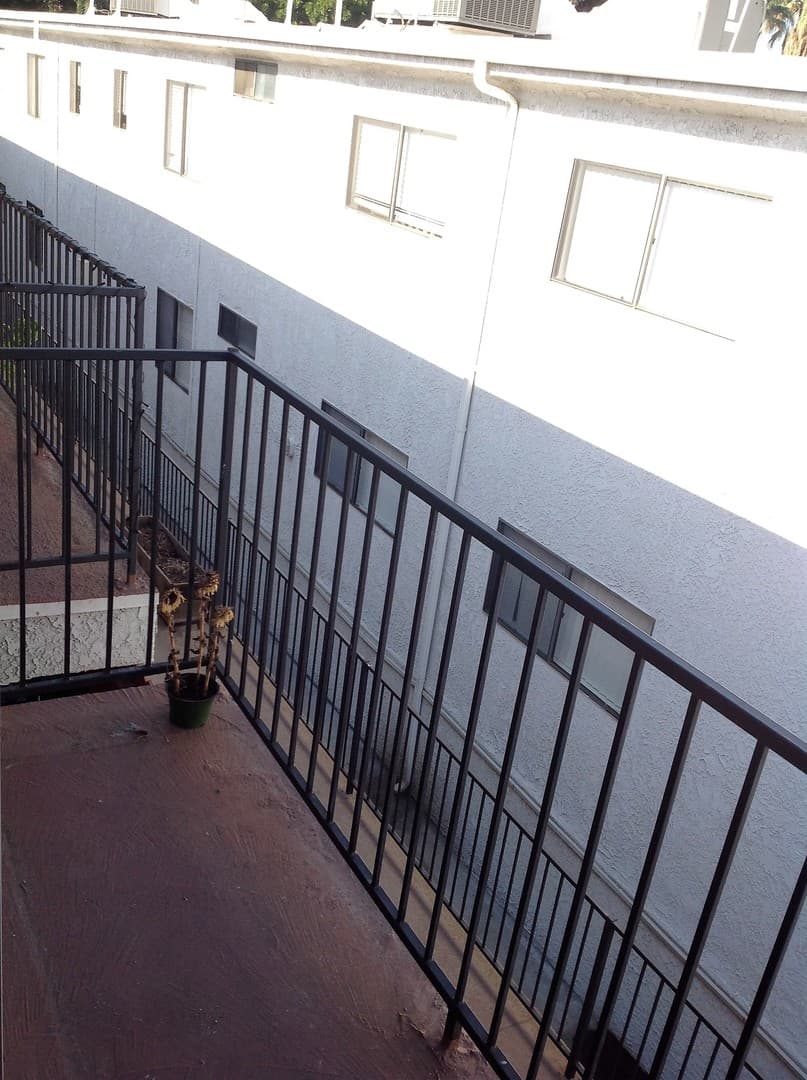 Valley Village Apartment: 5921 Whitsett Avenue