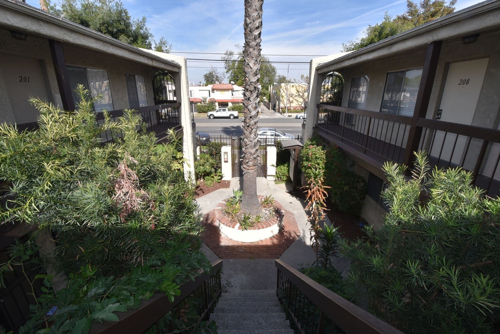Van Nuys Apartment: 13846 Sherman Way