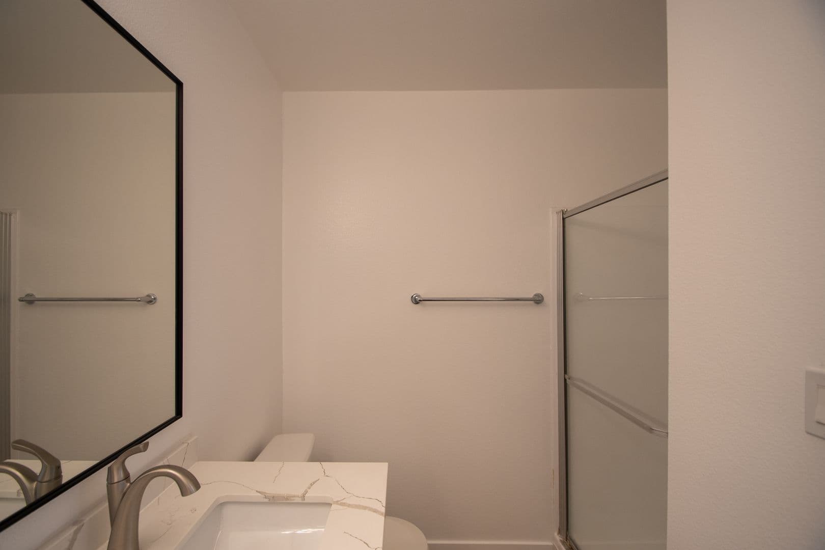 North Hollywood Apartment: 11760 Hamlin Street