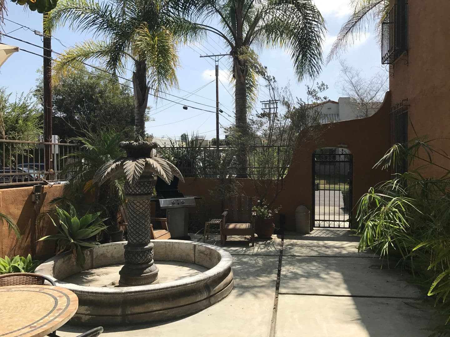 Los Angeles Apartment: 1415 S Sierra Bonita Avenue