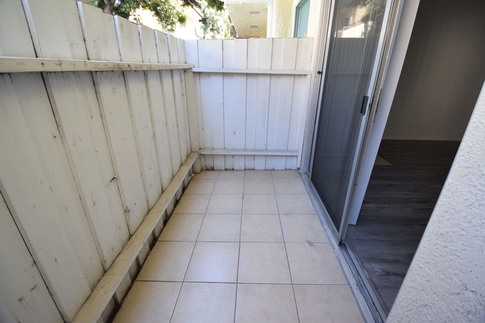 North Hollywood Apartment: 6115 Whitsett Avenue