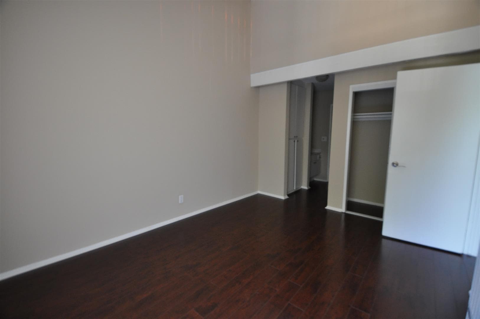 Van Nuys Apartment: 7350 Kester Avenue