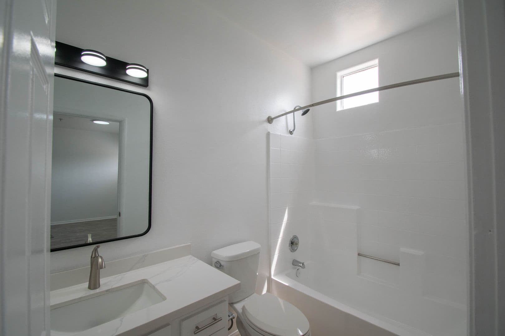 Los Angeles Apartment: 425 Alvarado Street