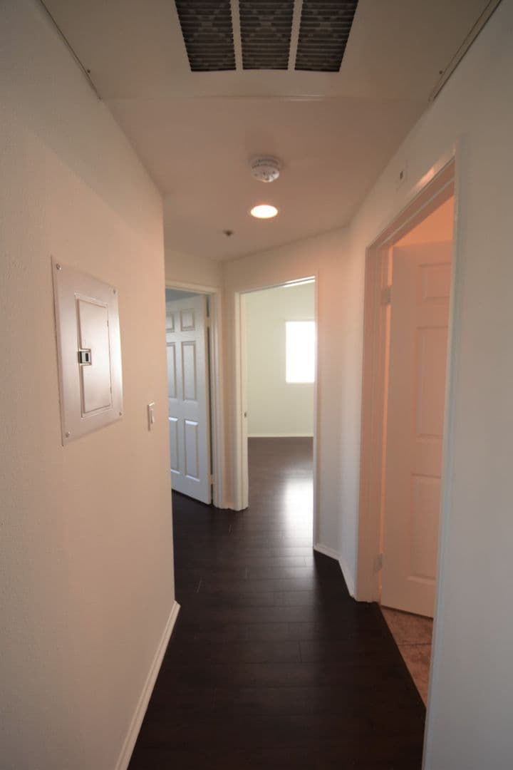 North Hollywood Apartment: 5500 Bonner Avenue