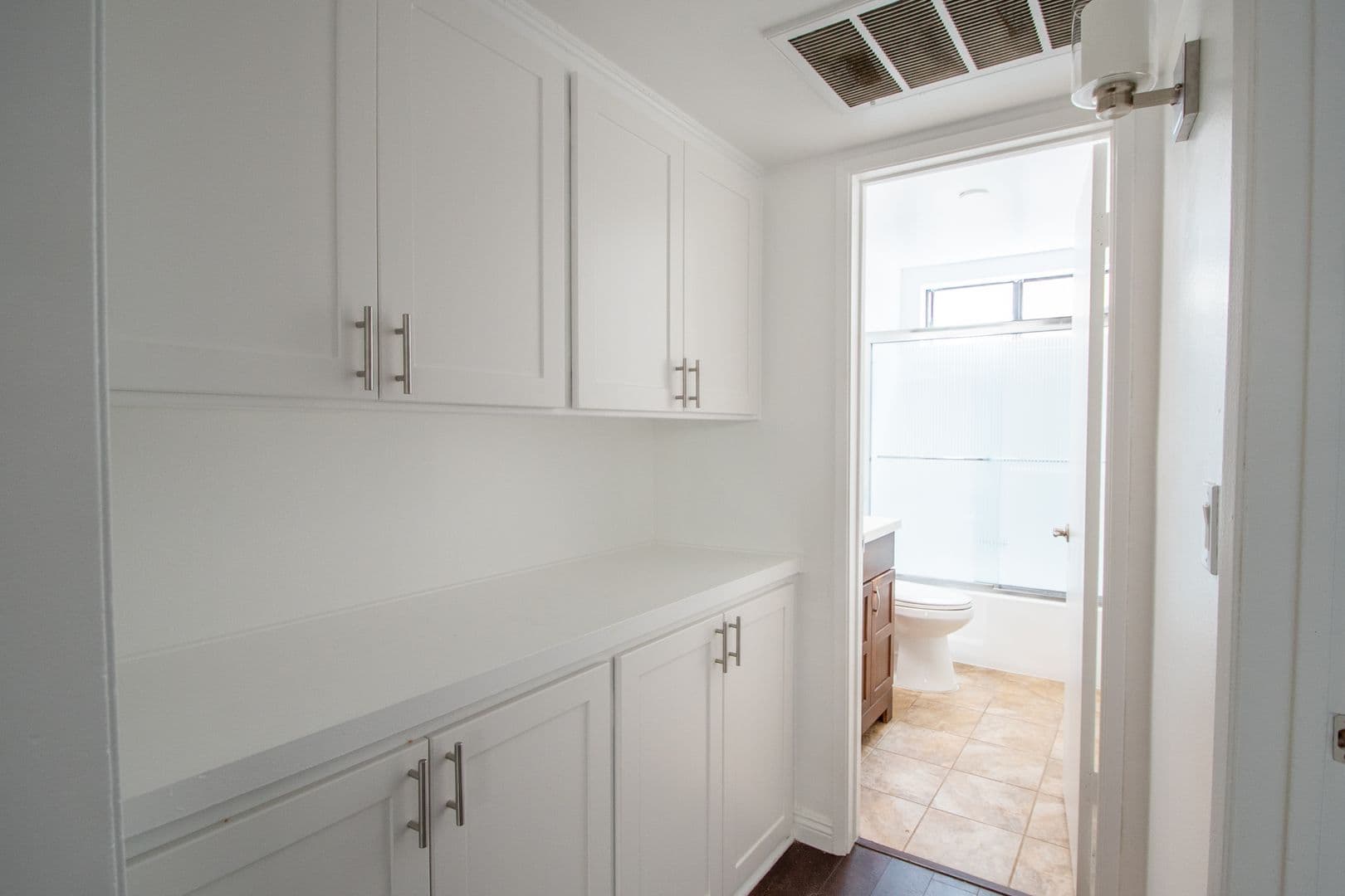 Sherman Oaks Apartment: 15128-44 Burbank Boulevard