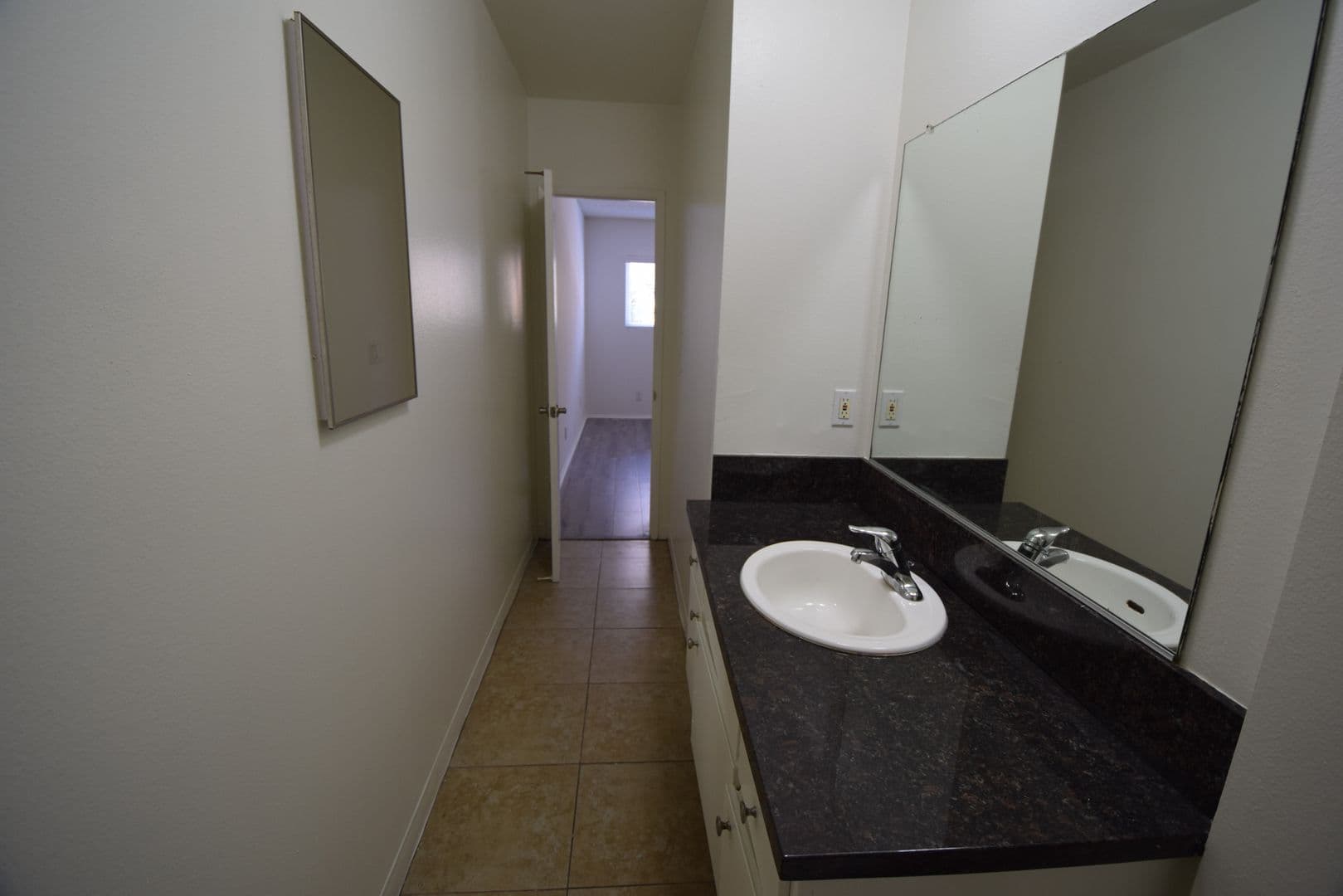 Van Nuys Apartment: 14142 Victory Boulevard
