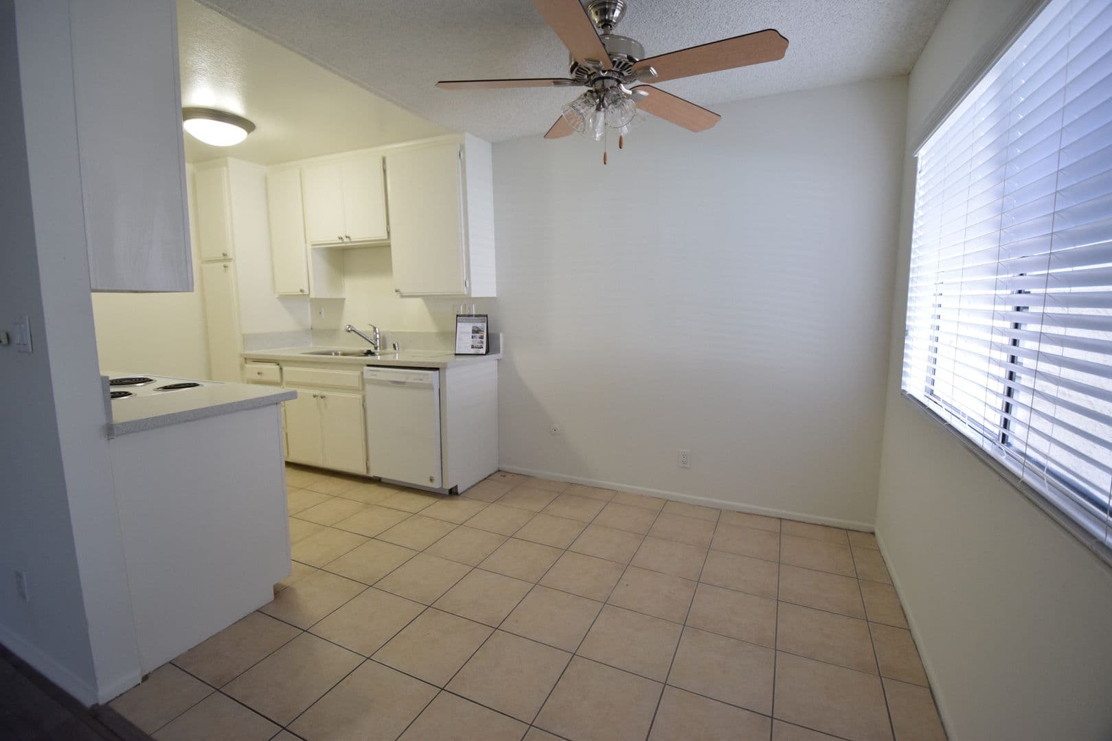 North Hollywood Apartment: 6115 Whitsett Avenue