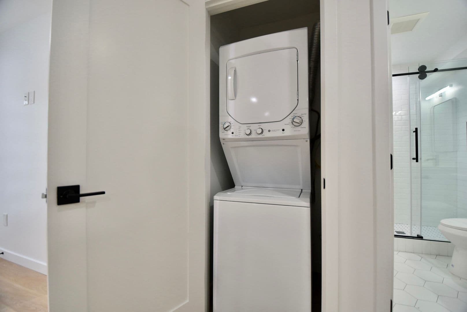Los Angeles Apartment: 1507 Silver Lake Boulevard