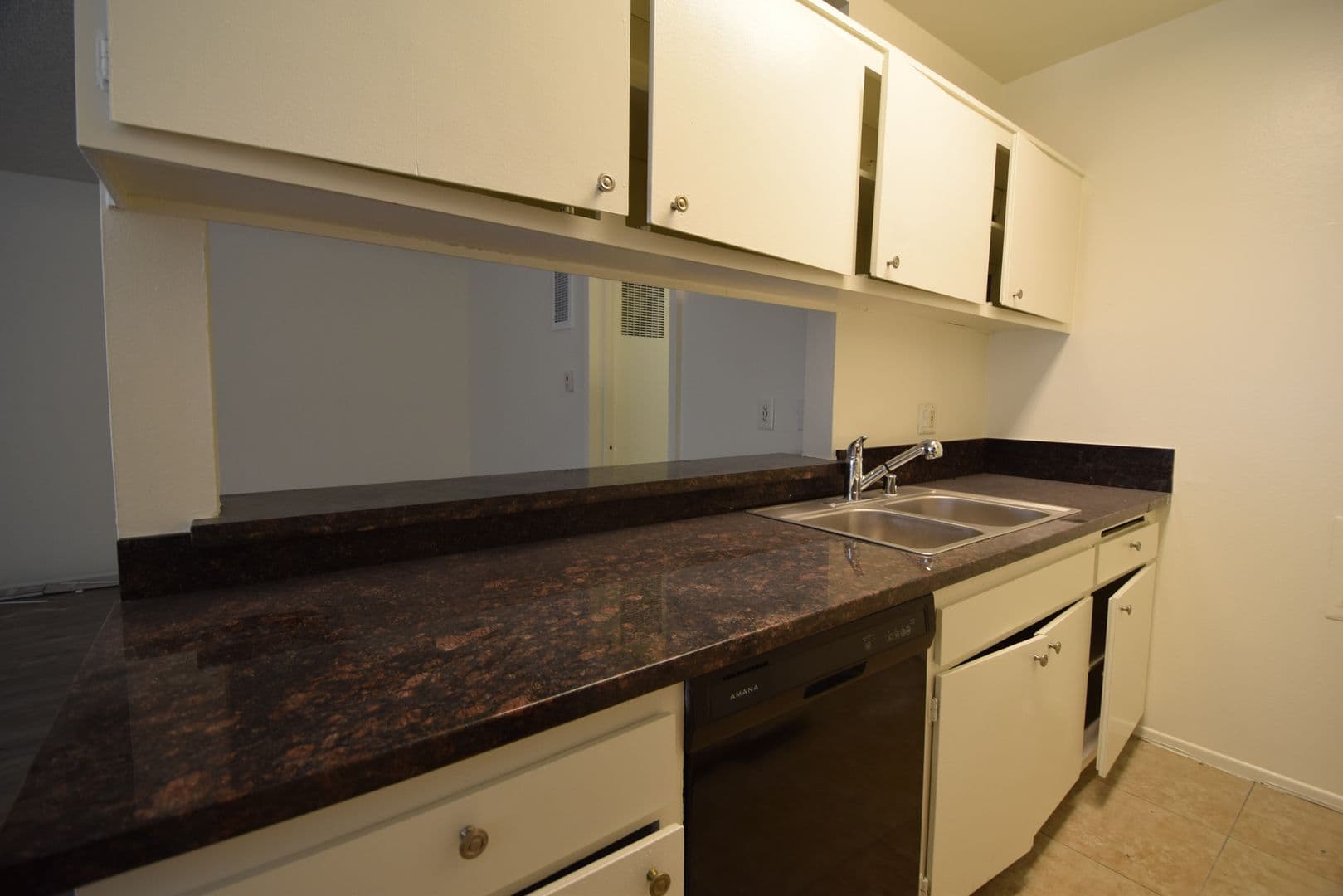 Van Nuys Apartment: 14142 Victory Boulevard