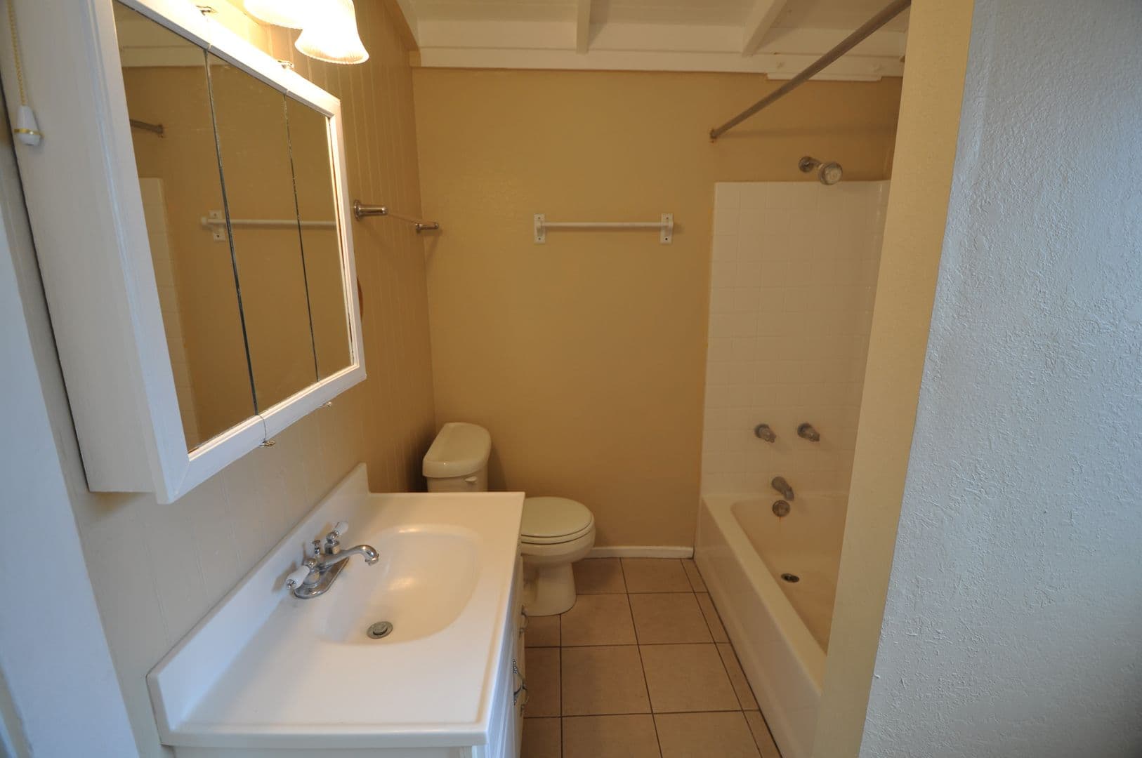 Santa Barbara Apartment: 121 W Arrellaga Street