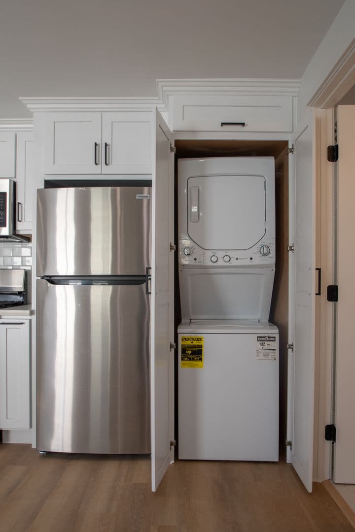 Los Angeles Apartment: 4224 Los Feliz Boulevard